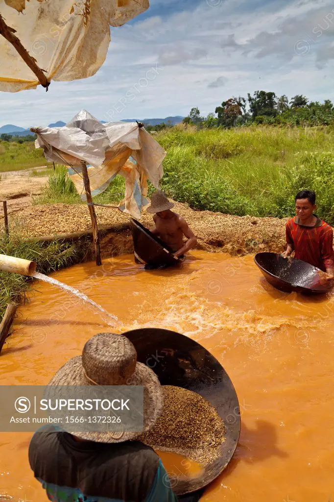 Washing out of Diamaonds on the Diamond Mines of Cempaka, Indonesia.