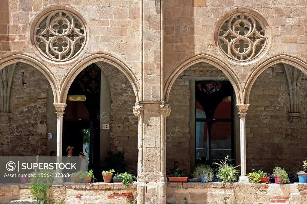 Gothic Cloister, Convent de Sant Agusti Vell, Barcelona, Catalonia, Spain