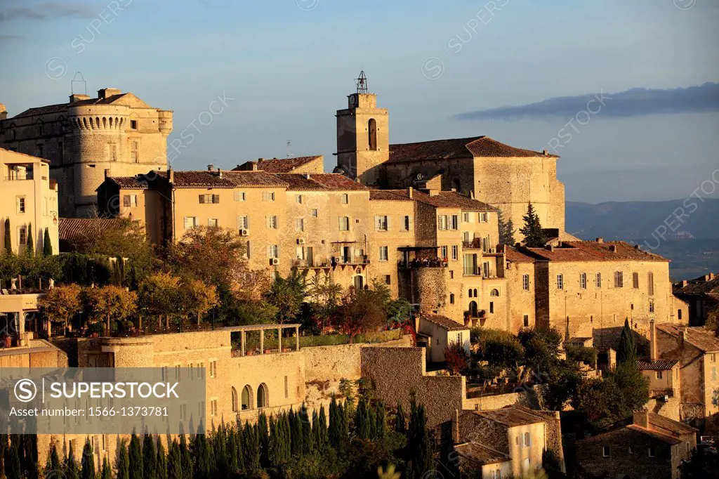 The medieval perched village of Gordes, Vaucluse, Provence, France.