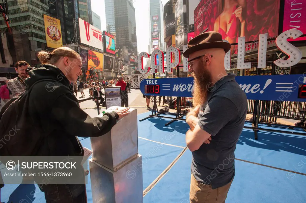 Capitalism Works For Me!, an interactive sculpture by the artist Steve Lampert is displayed in Times Square in New York. Visitors get to vote ´´yes´´ ...