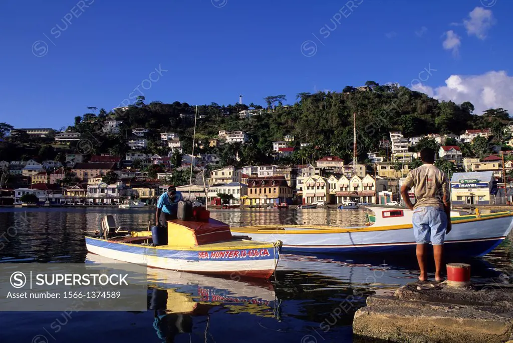 GRENADA, ST. GEORGE'S, CARENAGE HARBOUR, FISHING BOATS, WITH FISHERMEN.