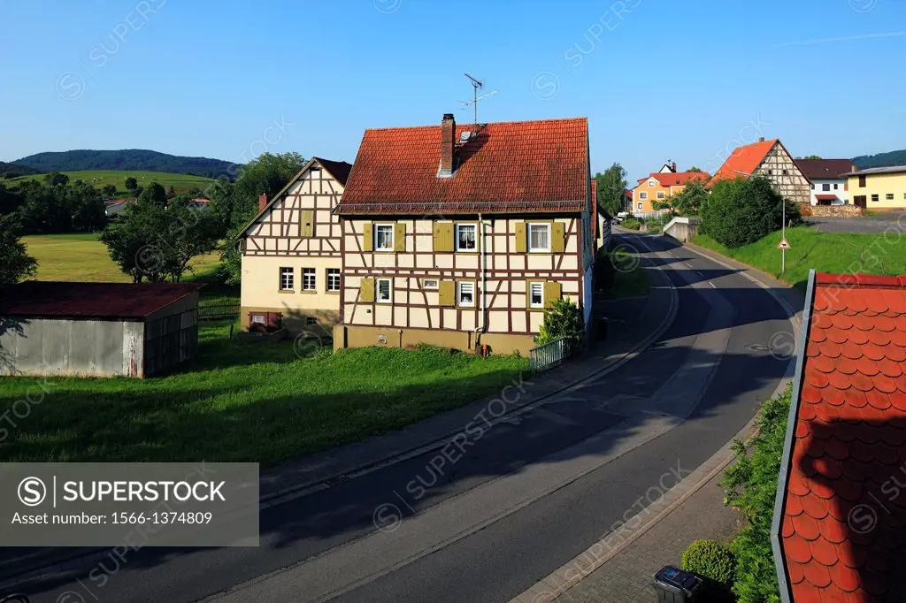 Germany, Reichelsheim (Odenwald), Odenwald, Hesse, Reichelsheim-Klein-Gumpen, village, half-timbered houses, residential buildings near a village road...