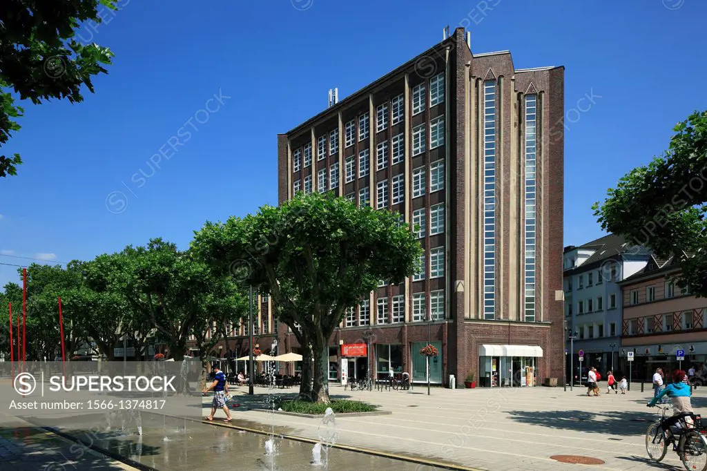 Germany, Oberhausen, Ruhr area, Lower Rhine, Rhineland, North Rhine-Westphalia, NRW, Bert Brecht House and Saporoshje Square, brick expressionism.