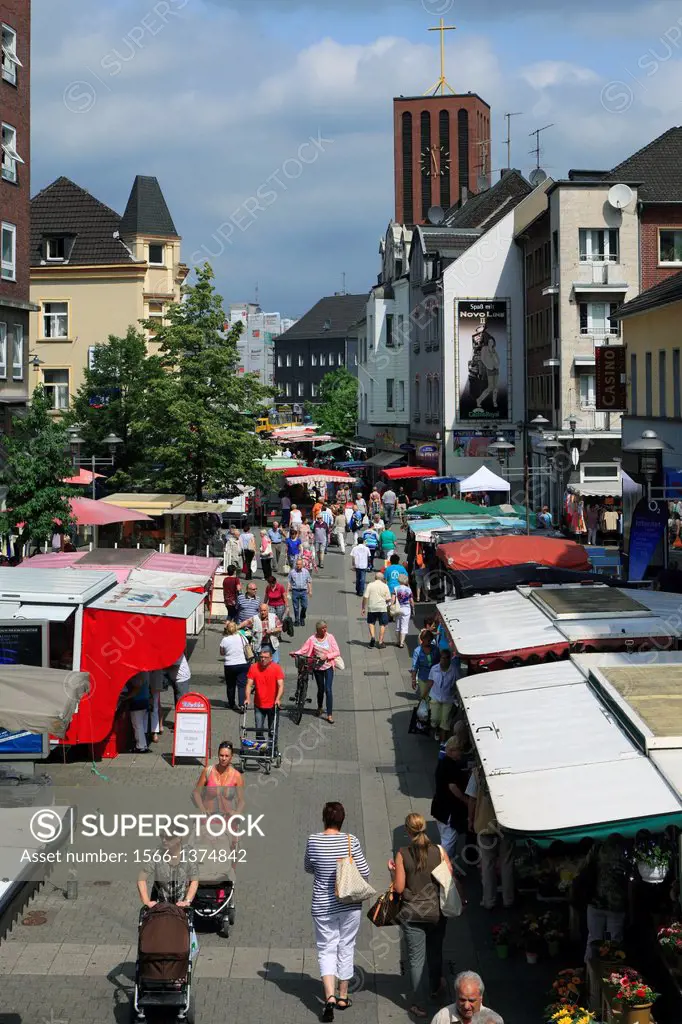 Germany, Oberhausen, Oberhausen-Sterkrade, Lower Rhine, Ruhr area, Rhineland, North Rhine-Westphalia, NRW, Steinbrinkstrasse, weekly market, market st...