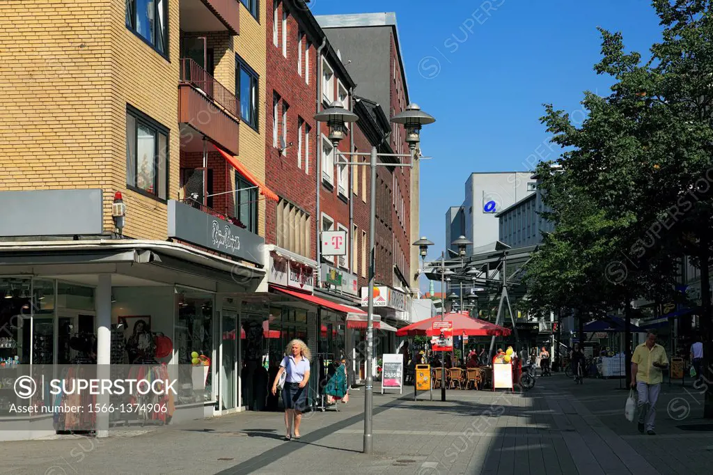 Germany, Oberhausen, Oberhausen-Sterkrade, Lower Rhine, Ruhr area, Rhineland, North Rhine-Westphalia, NRW, Bahnhofstrasse, shopping street, pedestrian...