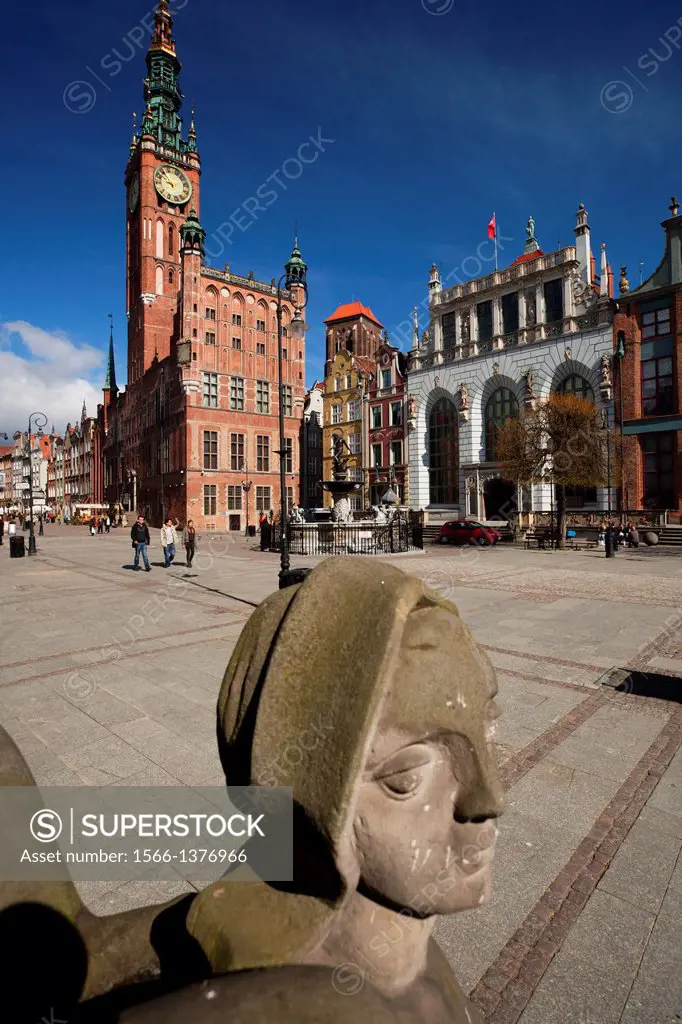 Poland, Gdansk, Old Town. Long Market (Dlugi Targ) Market Place. The Town Hall.