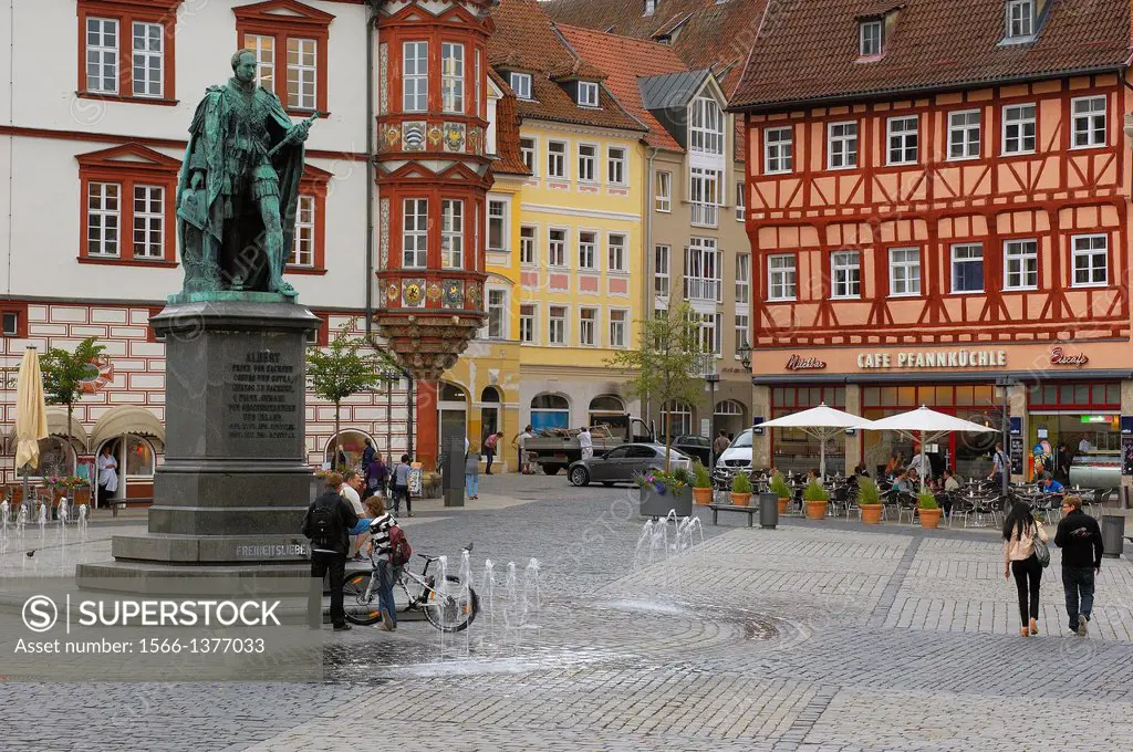 Prince Albert memorial, Marktplatz (Market Square), Coburg, Upper Franconia, Franconia, Bavaria, Germany, Europe.