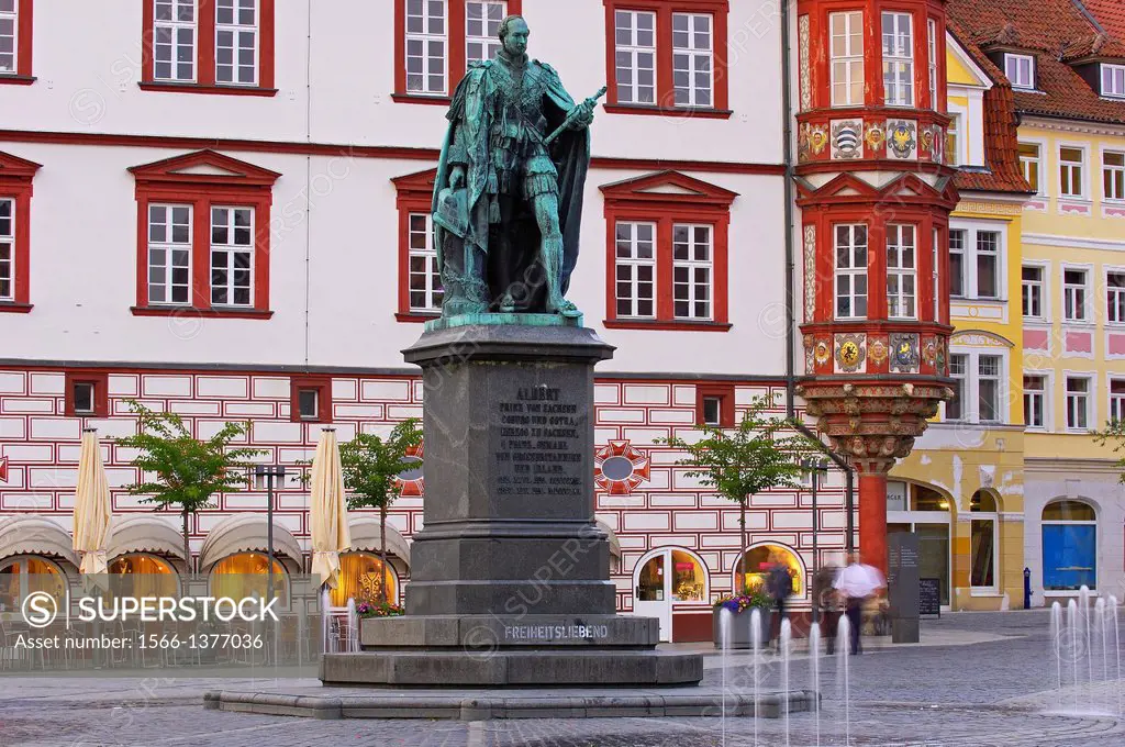 Prince Albert memorial, Marktplatz (Market Square), Coburg, Upper Franconia, Franconia, Bavaria, Germany, Europe.