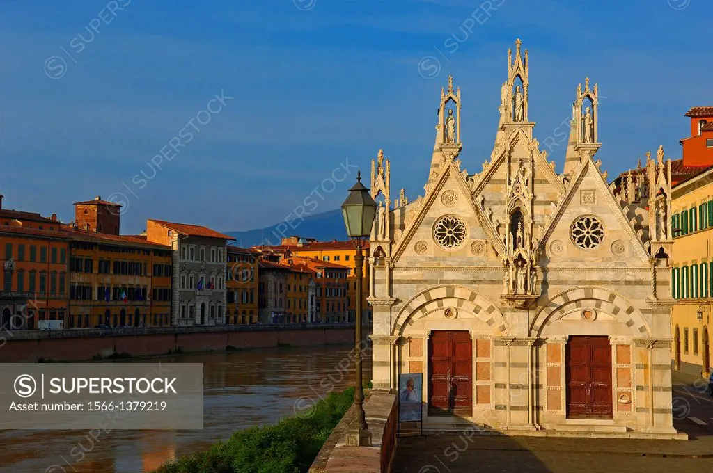 Pisa, Santa Maria della Spina Church, Lungarno, Arno River, UNESCO world heritage site, Tuscany, Italy.