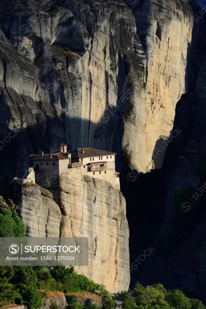 Greece, Thessaly, Meteora, World Heritage Site, Roussanou (Agia Barbara) nunnery.