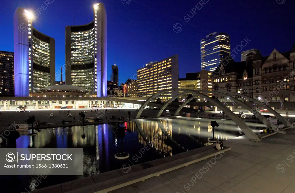 Canada, Ontario, Toronto, Nathan Phillips Square, City Hall,.