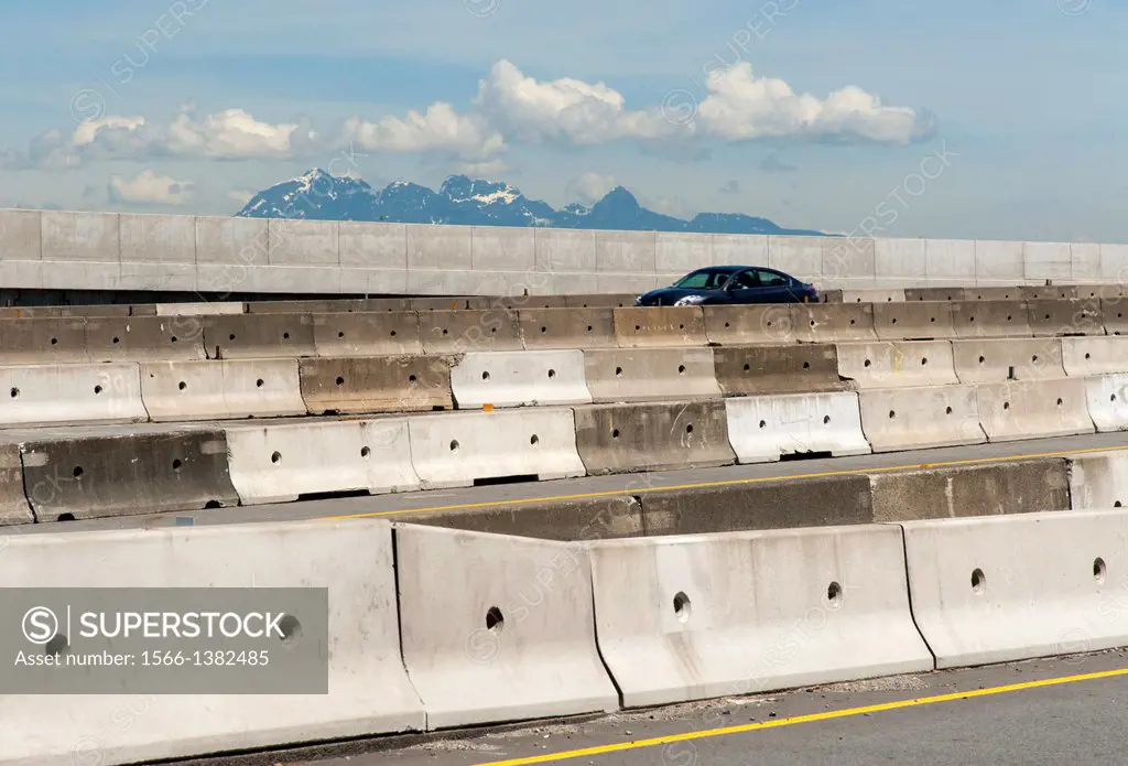 Canada, BC, Coquitlam. Highway 1 construction. Temporary concrete barriers separate the various entrance and exit ramps from the new Port Mann Bridge.
