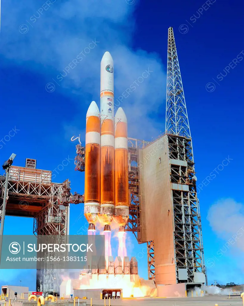A United Launch Alliance Delta IV-Heavy rocket carrying a National Reconnaissance Office payload launches Aug. 28, 2013, from Space Launch Complex-6 a...