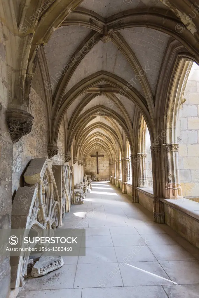 Cloister of the Saint Gatien´s Cathedral in Tours, Indre-et-Loire, France, Europe