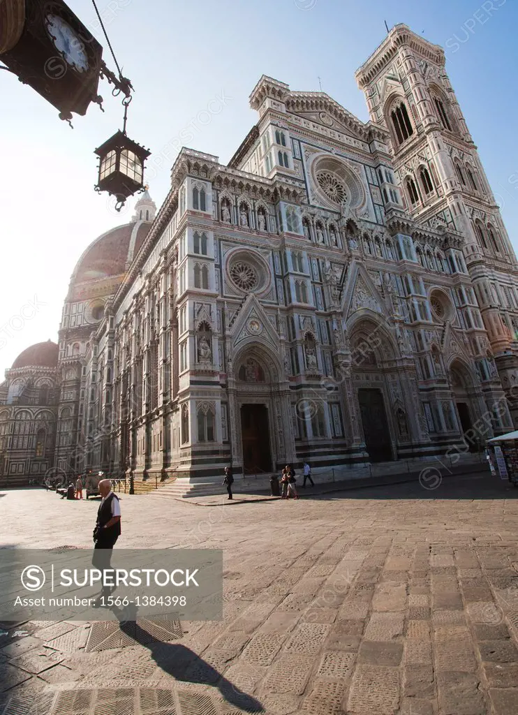 Basilica of Santa Maria del Fiore and Giottos Campanile (bell tower), Piazza del Duomo, Florence, Tuscany, Italy