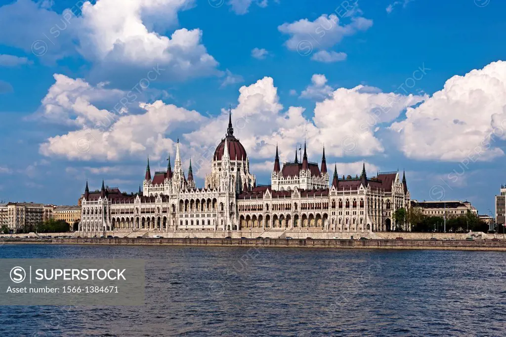 View over the Danube river to the world largest parliament, 268m long, 118m wide and with 691 rooms, the dome is 96 meters high. Built from 1885-1904 ...