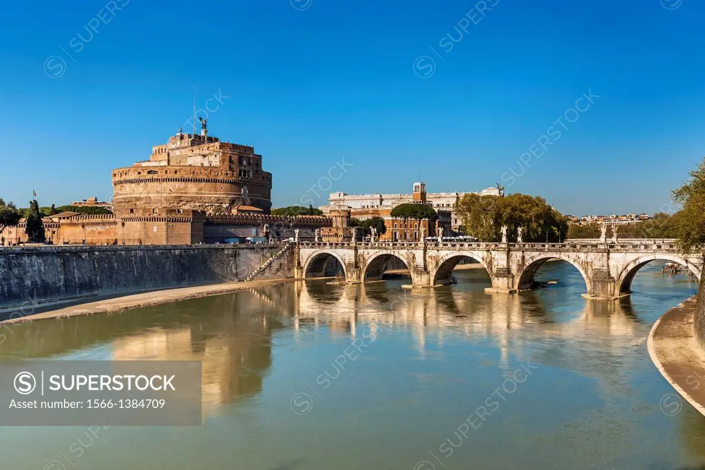 View over the river Tiber to the bridge Ponte Sant´Angelo and the Castle of the Holy Angel, Castel Sant´Angelo. The Castel Sant´Angelo was originally ...