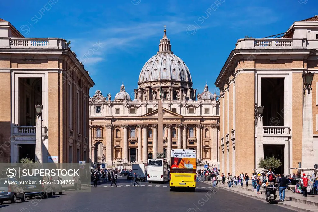 View to the dome of St. Peter´s Basilica, Via della Conciliazione, Vatican City State, Rome, Lazio, Italy, Europe.