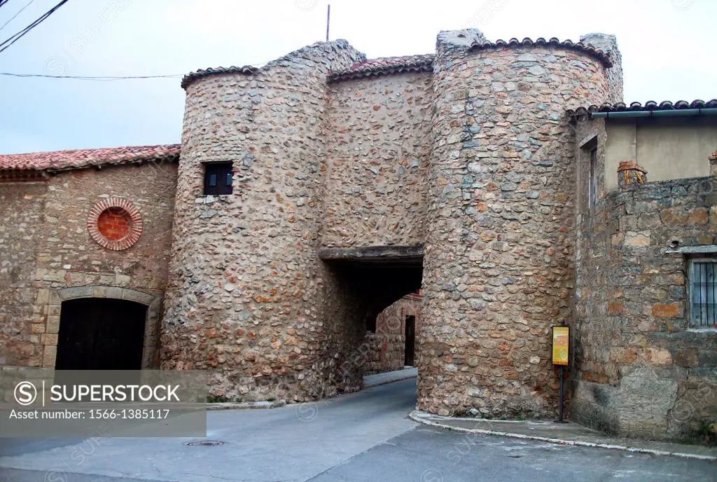 Old town gate, Sarrión, Gudar-Javalambre, Teruel province, Aragon, Spain