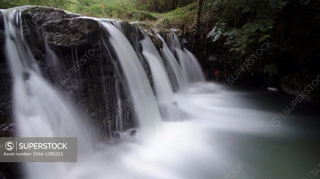 Waterfall with large volume of water, in which thanks to a long exposure n, shows the trail leaves the water to break. Taken in the Rio Cabrera in Ota...