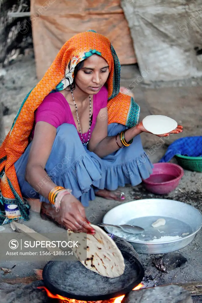Village woman making bhakaris or Indian bread, Jhabua, Madhya Pradesh, India.