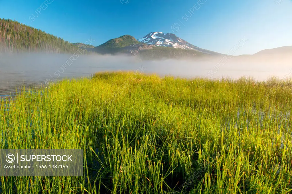 Sparks Lake to South Sister, Cascade Lakes National Scenic Byway, Deschutes National Forest, Oregon.