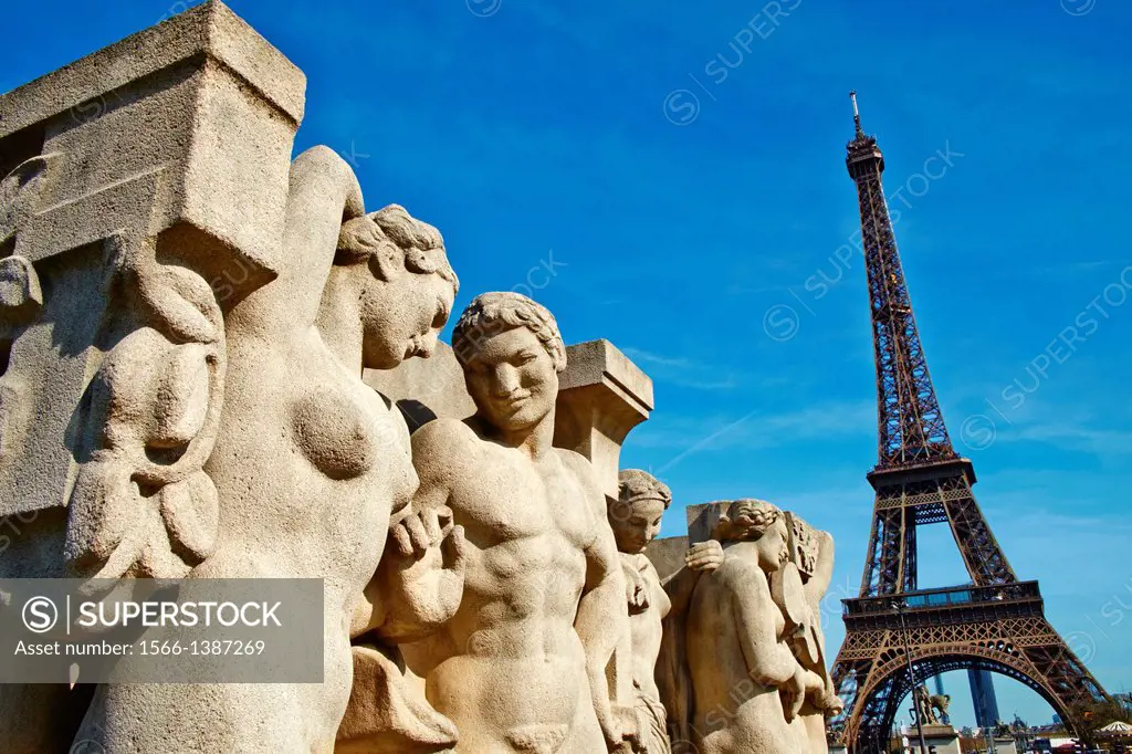 France, Paris, Eiffel Tower and Trocadeo statue.