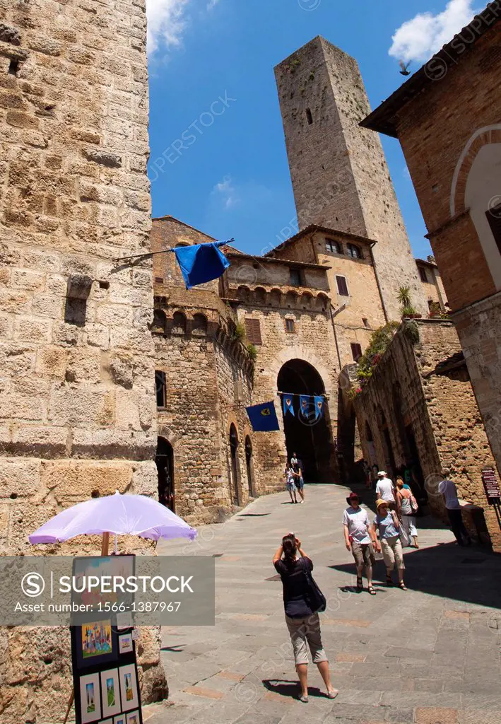 Via San Matteo, San Matteo Street, San Gimignano, UNESCO World Heritage, Siena province, Tuscany, Italy, Europe.