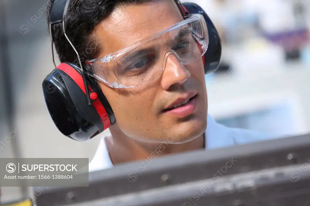 Researcher with glasses and ear protection. Machine for cutting material by water jet and abrasive Industry. Tecnalia Research & innovation. Technolog...