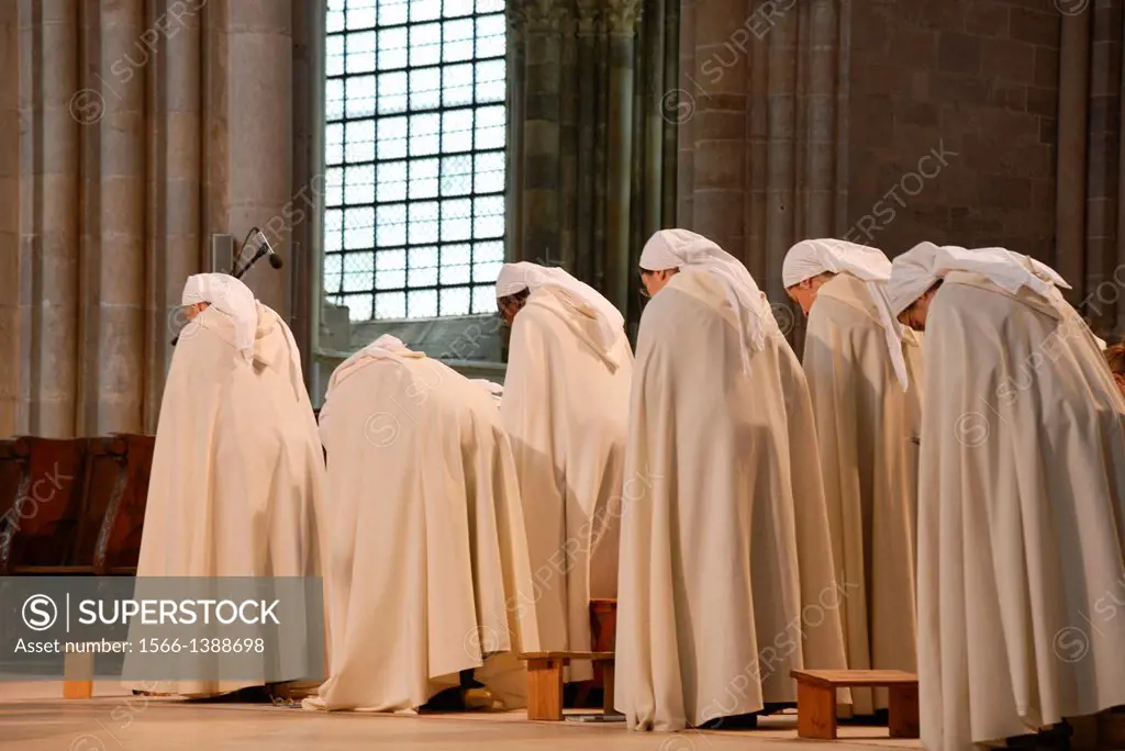 praying nuns in the cathedral of Vezelay in France