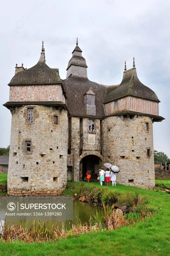 Gatehouse of the Manor de la Saucerie, La Haute-Chapelle, around Domfront, Orne department, Lower Normandy region, France, Western Europe.