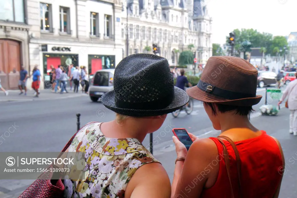 France, Europe, French, Paris, 4th arrondissement, Boulevard de Sébastopol, woman, friends, wearing fedora, fashion, fashionable, smart phone, checkin...