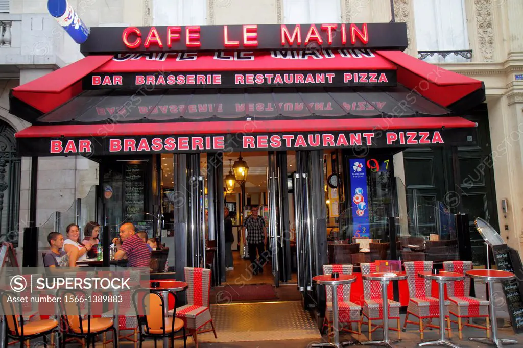 France, Europe, French, Paris, 9th arrondissement, Boulevard Poissonnière, Cafe Le Martin, restaurant, bar, brasserie, cafe, tables, chairs,.