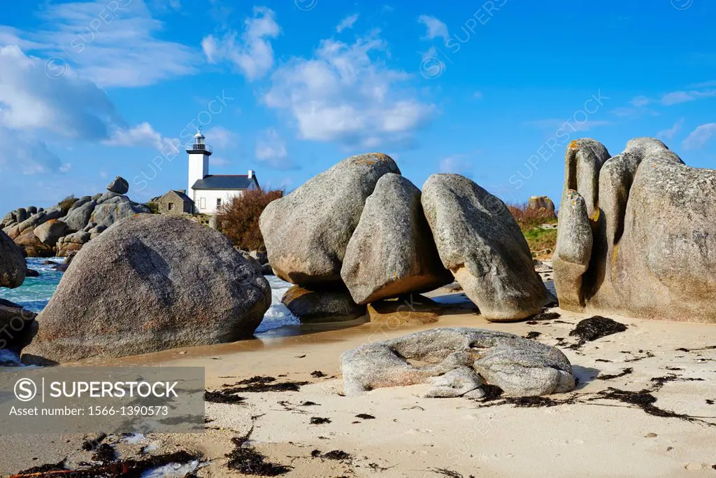 France, Briitany, Finistere, Brignogan-Plages, Pontusval lighthouse.