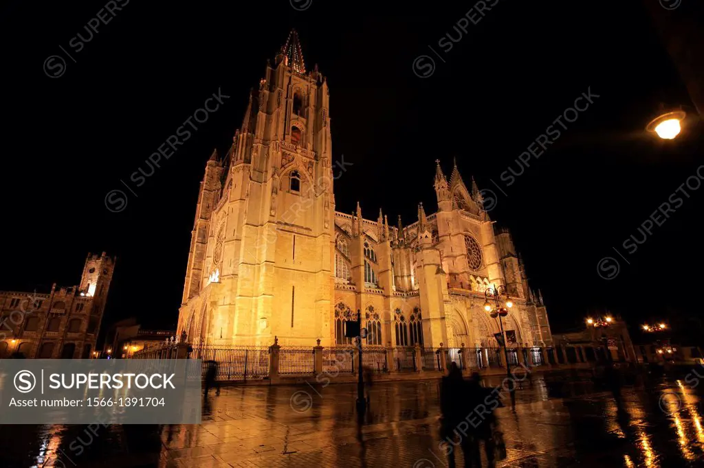 Gothic cathedral at night, Leon, St James Way, Spain