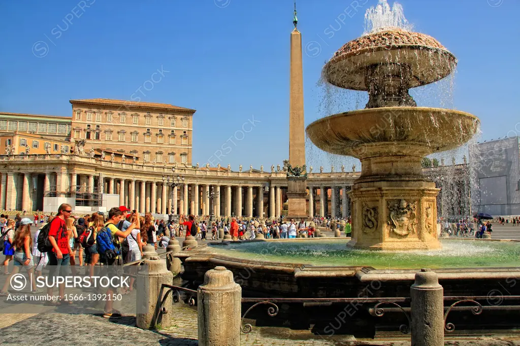 Carlo Maderno´s Fountain in St. Peter´s Square in Vatican City.