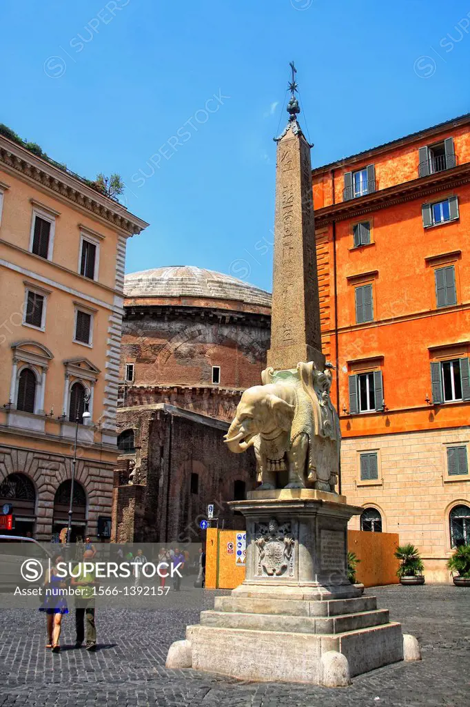 Piazza della Minerva with Bernini´s elephant statue and Pantheon, Rome.
