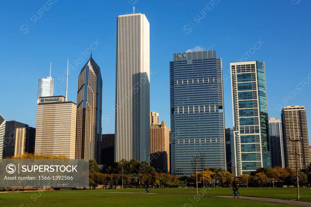 Skyline of downtown from Grant Park in Chicago USA.