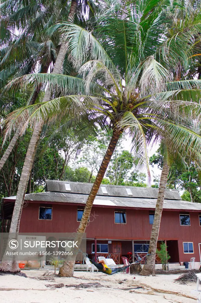 House on the beach with palms, Island Pulau Perhentian Kecil, D´Lagoon, Terengganu, Malaysia.
