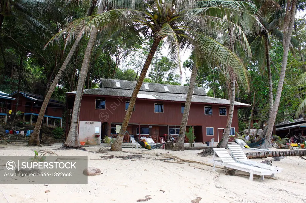 House on the beach with palms, Island Pulau Perhentian Kecil, D´Lagoon, Terengganu, Malaysia.