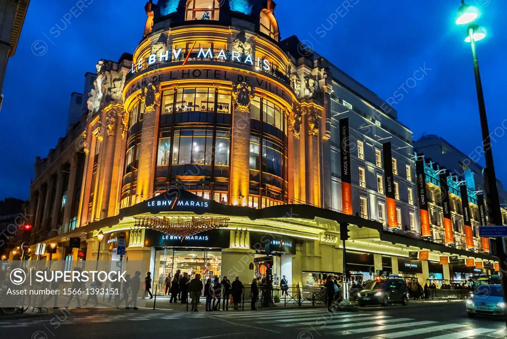 Paris, France, French Department Store, People Window Shopping, Christmas Decorations, BHV/Marais.