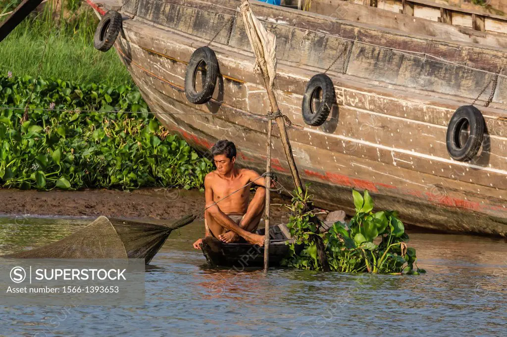 Daily Vietnamese river life at Chau Doc, Mekong River Delta, Vietnam.