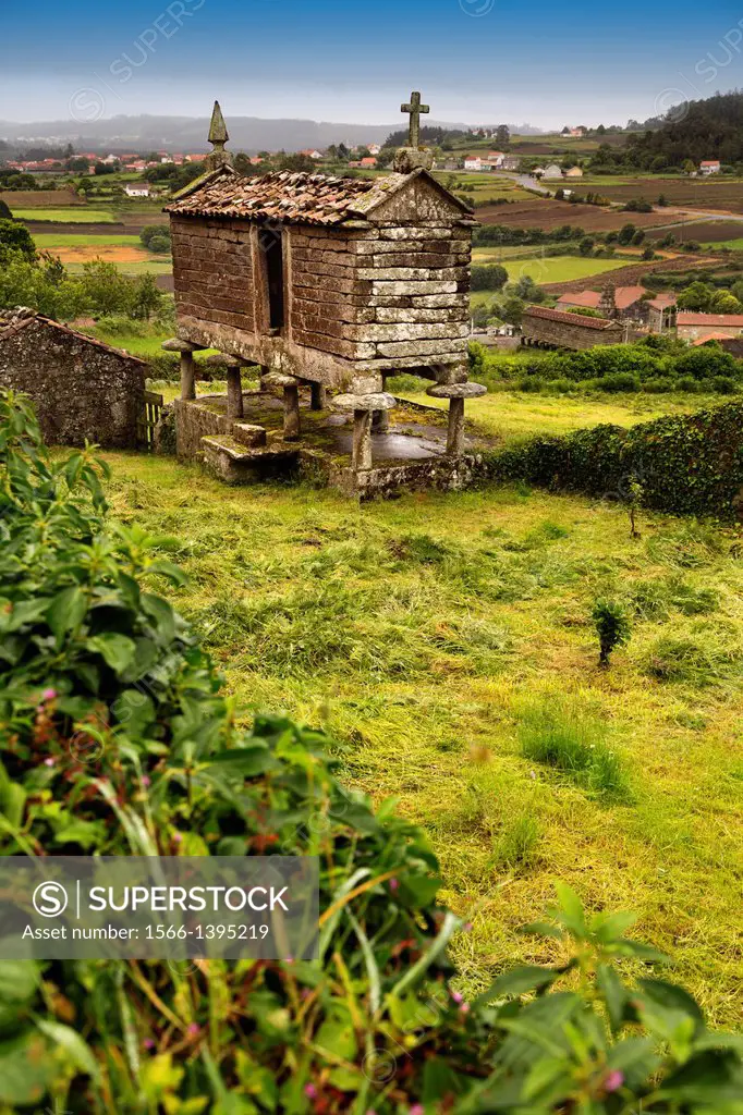 Typical ´horreo´, San Martin de Ozon, Way of St James, La Coruña province, Galicia, Spain