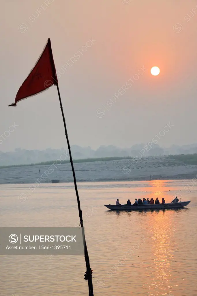 India, Uttar Pradesh, Varanasi, Boatride at sunrise.