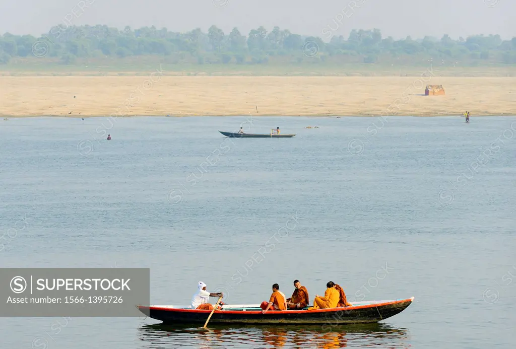 India, Uttar Pradesh, Varanasi, Boatride on the Ganges.