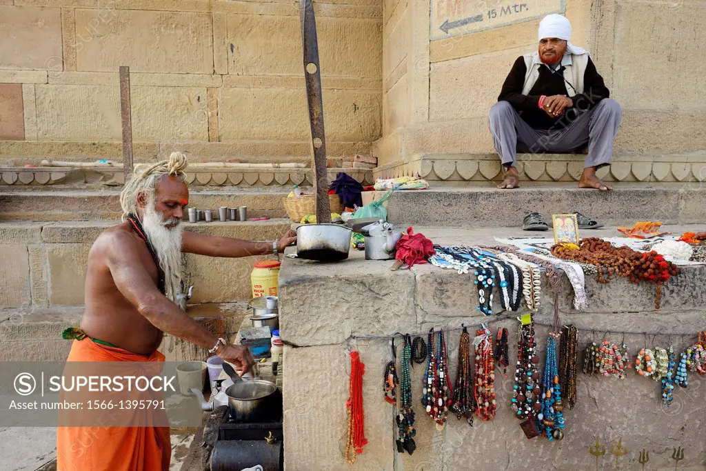 India, Uttar Pradesh, Varanasi, ""Chai Baba"", Sadhu (ascetic) making a living in preparing tea for the passer bys.