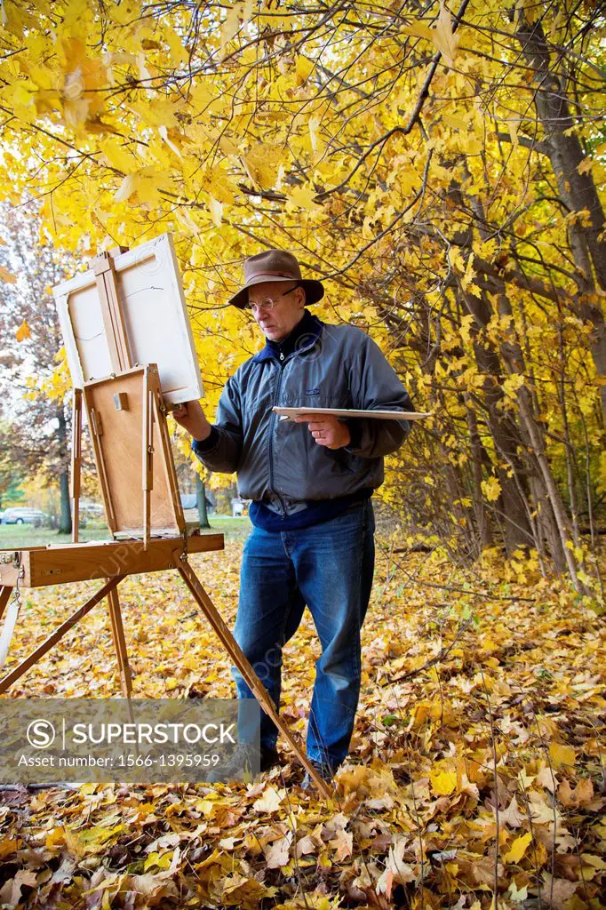 Porter, Indiana - An artist paints fall colors at Indiana Dunes National Lakeshore.