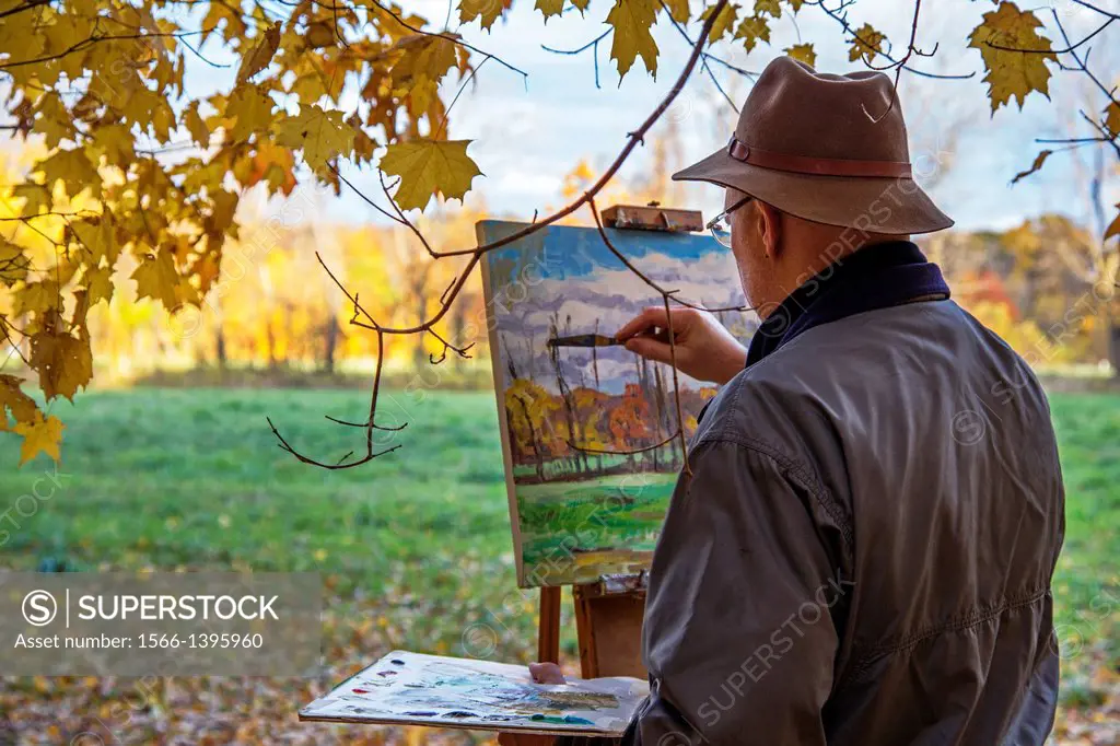 Porter, Indiana - An artist paints fall colors at Indiana Dunes National Lakeshore.
