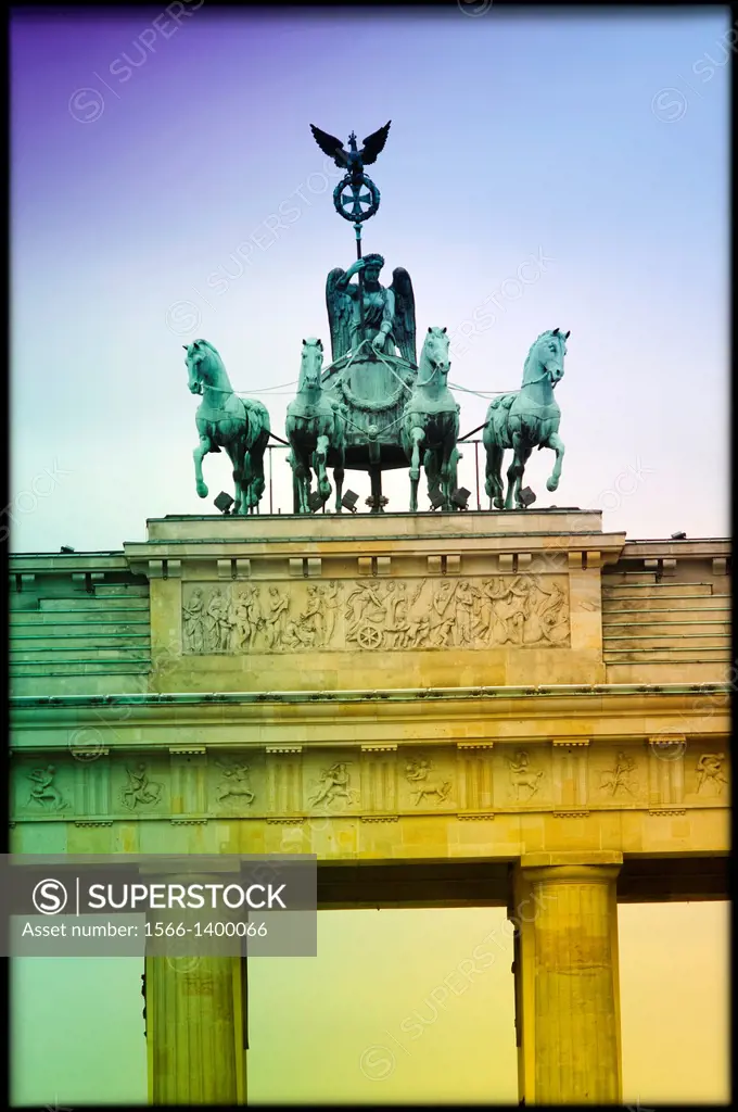Germany, Berlin, Pariser Platz Square, Brandenburg Gate.