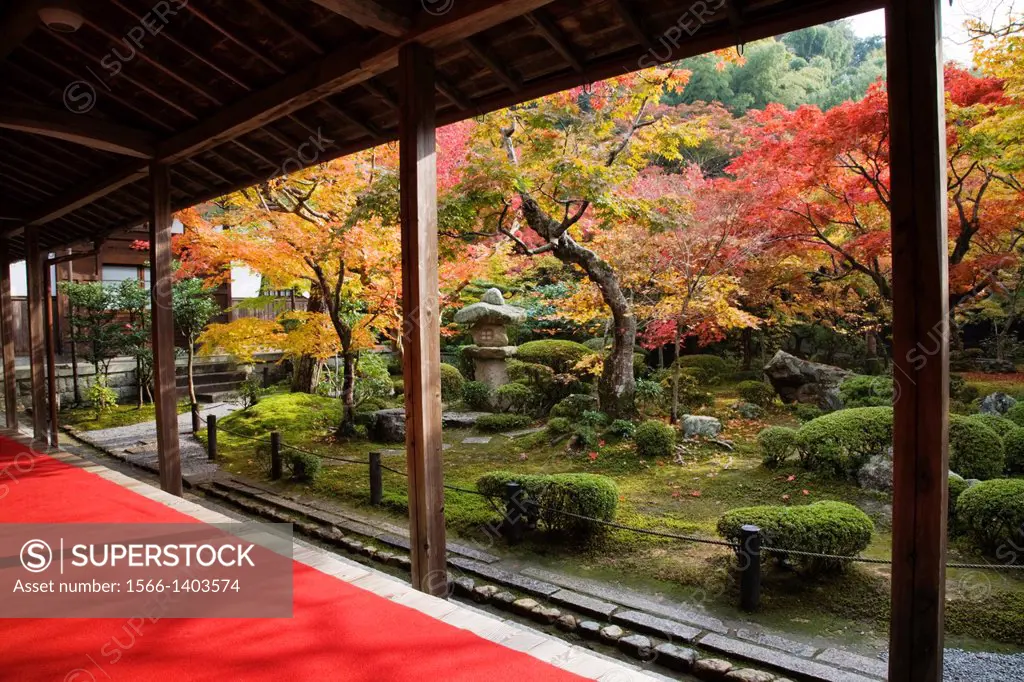Located at the foot of Mt. Hiei in eastern Kyoto, Enkoji is one of many temple gardens that dot this part of town. Enkoji was founded in 1601 by Tokug...